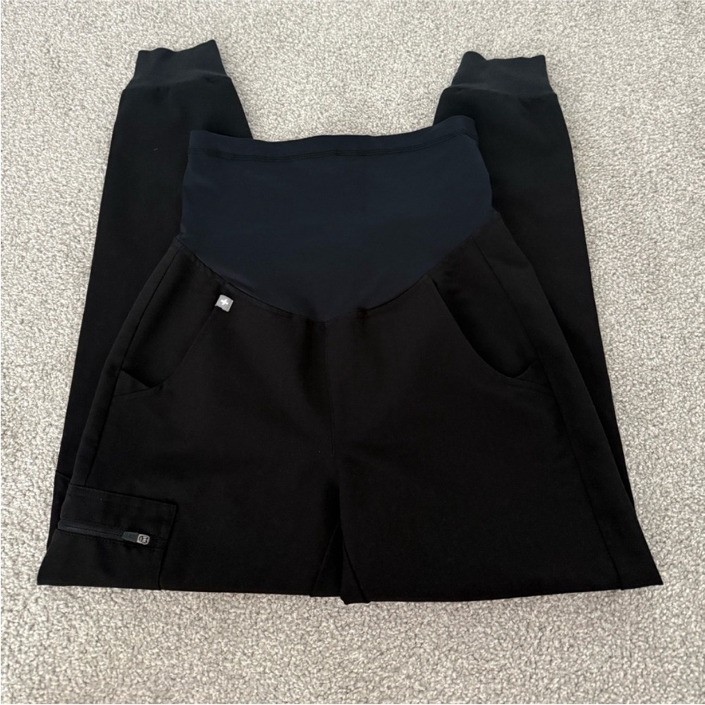 Figs maternity joggers in black